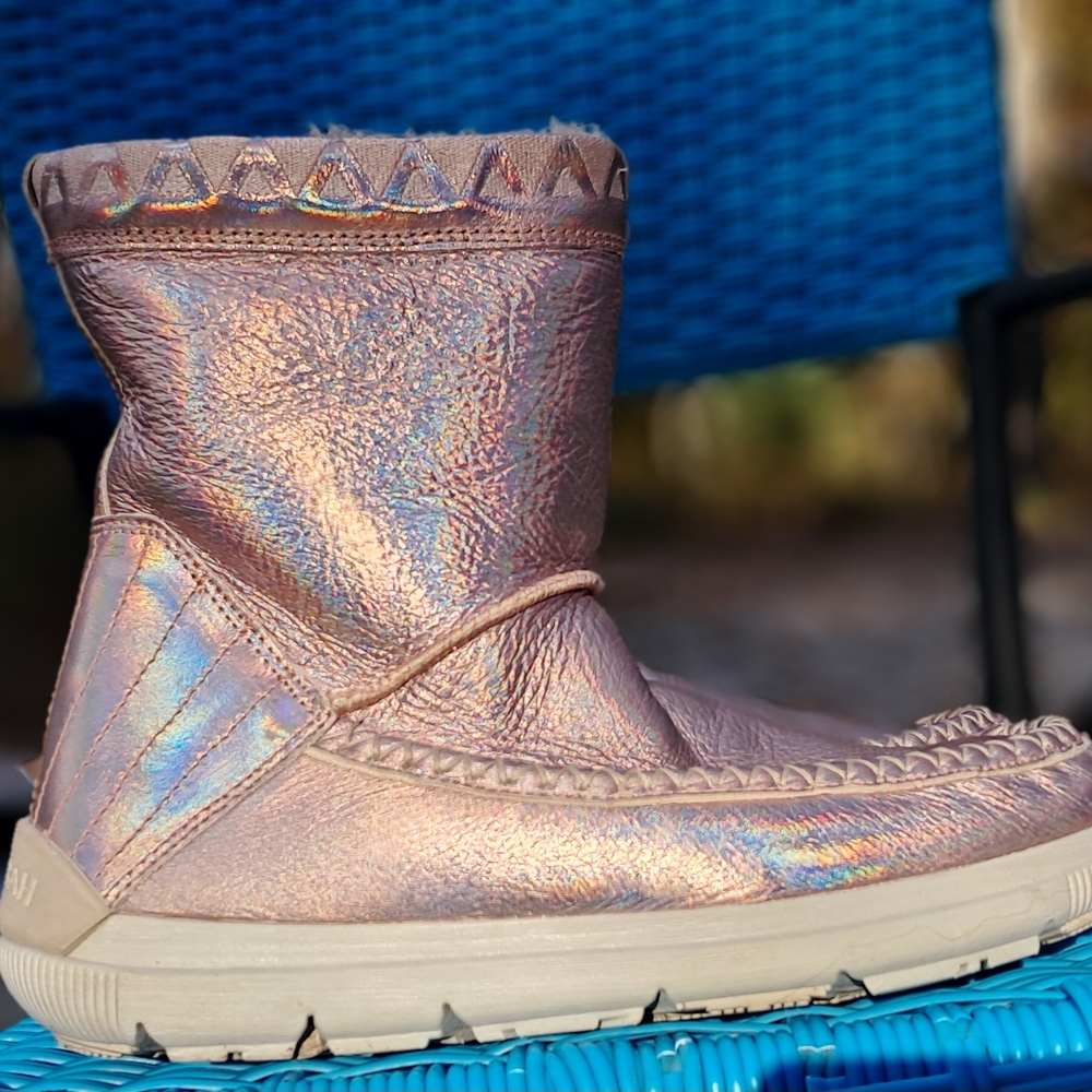 Pink Manitobah Mukluk Boots Size 10 - Picture 9 of 11